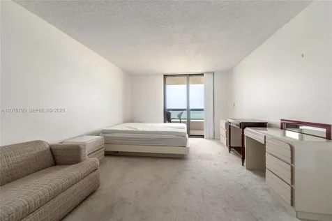 2555 Collins Avenue Miami Beach FL 33140