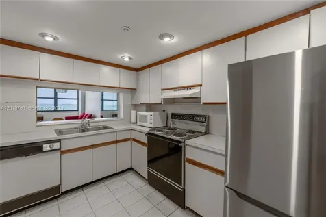 2555 Collins Avenue Miami Beach FL 33140