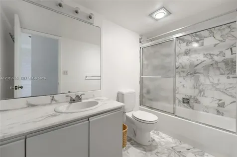 2555 Collins Avenue Miami Beach FL 33140