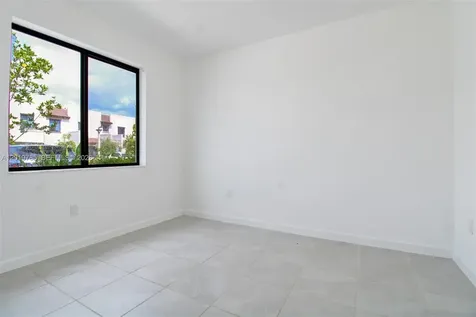 21035 NE 8th Avenue Miami FL 33179