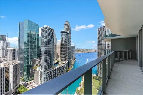 77 SE 5 Miami FL 33131