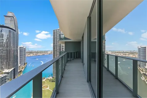 77 SE 5 Miami FL 33131