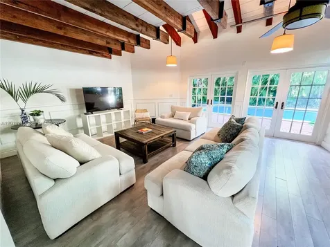 320 W 55th Street Miami Beach FL 33140