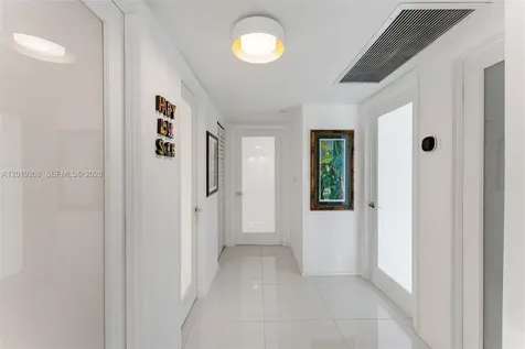 1000 Quayside Terrace Miami FL 33138