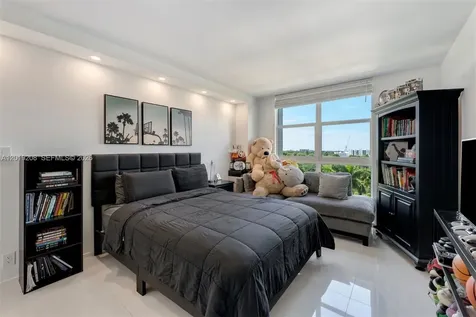 1000 Quayside Terrace Miami FL 33138