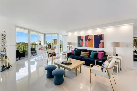 1000 Quayside Terrace Miami FL 33138