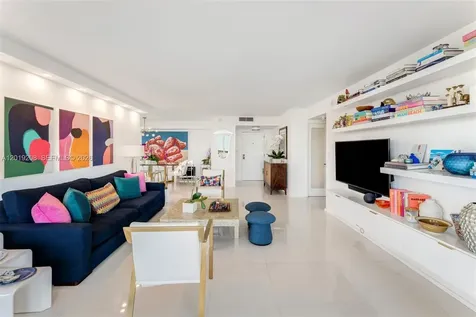 1000 Quayside Terrace Miami FL 33138