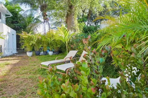 6863 NW 2nd Avenue Miami FL 33150