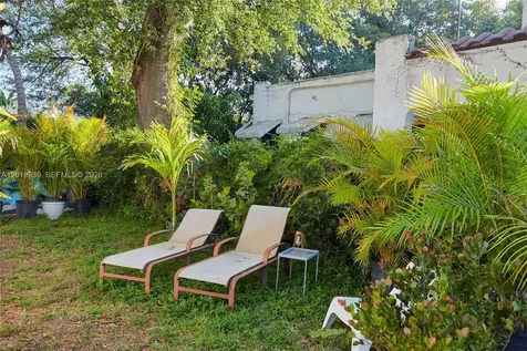6863 NW 2nd Avenue Miami FL 33150