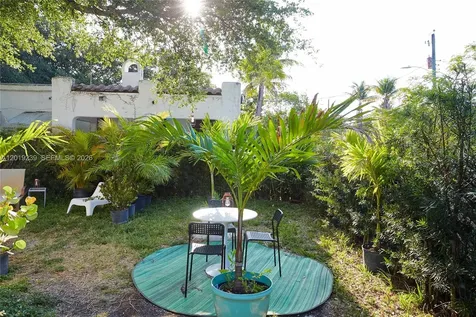 6863 NW 2nd Avenue Miami FL 33150