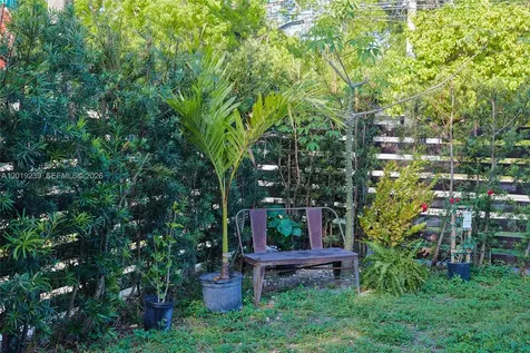 6863 NW 2nd Avenue Miami FL 33150