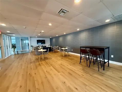 170 SE 14th Street Miami FL 33131