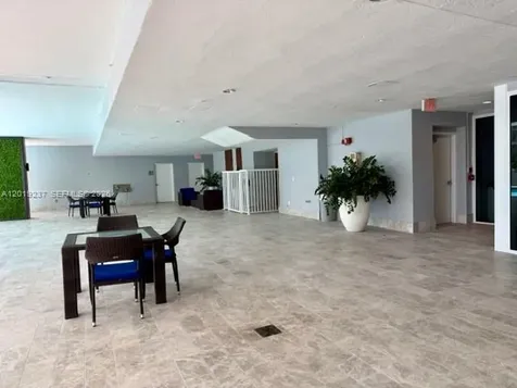170 SE 14th Street Miami FL 33131