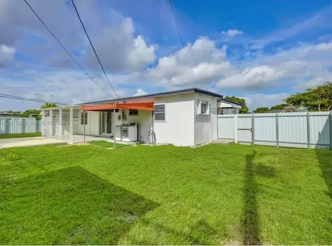 9494 SW 39th Street Miami FL 33165