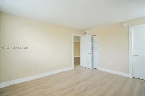 6960 Rue Vendome Miami Beach FL 33141