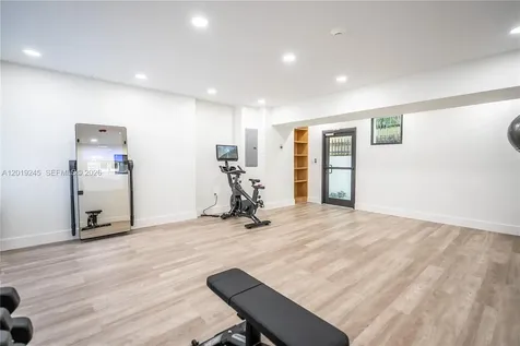 6960 Rue Vendome Miami Beach FL 33141