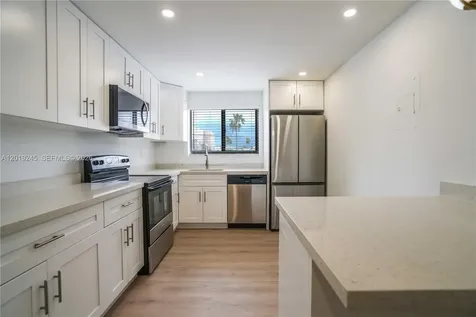 6960 Rue Vendome Miami Beach FL 33141