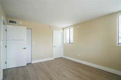 6960 Rue Vendome Miami Beach FL 33141