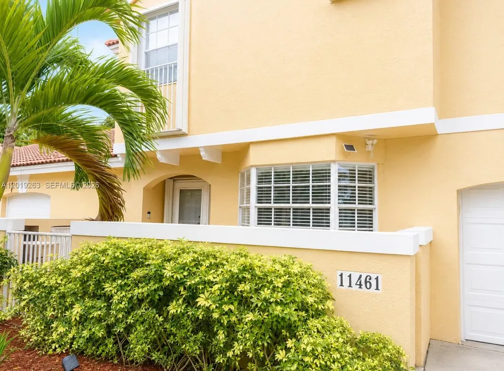 11461 Lakeview Drive Coral Springs FL 33071