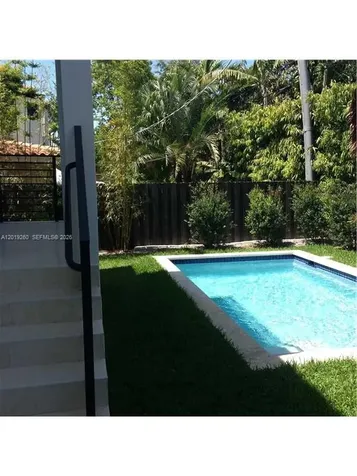 472 Fernwood Drive Key Biscayne FL 33149