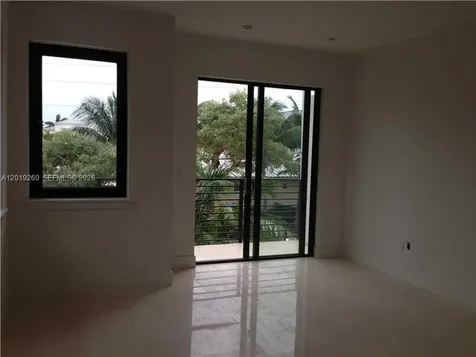 472 Fernwood Drive Key Biscayne FL 33149