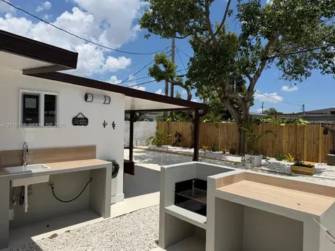 2541 W 10th Avenue Hialeah FL 33010