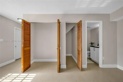 671 W 80th Street Hialeah FL 33014