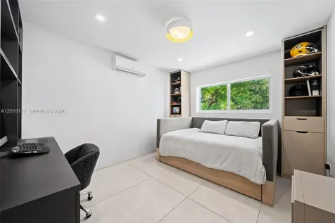 3748 Prairie Avenue Miami Beach FL 33140