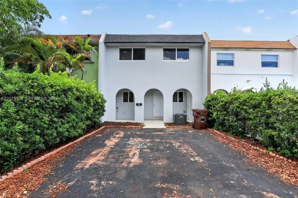 7090 W 2nd Court Hialeah FL 33014