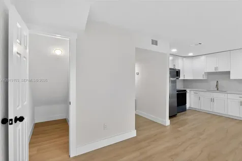 7090 W 2nd Court Hialeah FL 33014