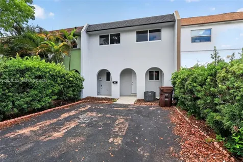 7090 W 2nd Court Hialeah FL 33014