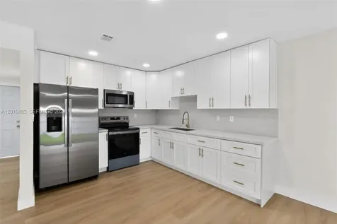 7090 W 2nd Court Hialeah FL 33014
