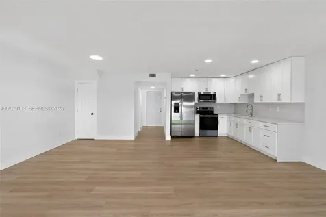 7090 W 2nd Court Hialeah FL 33014