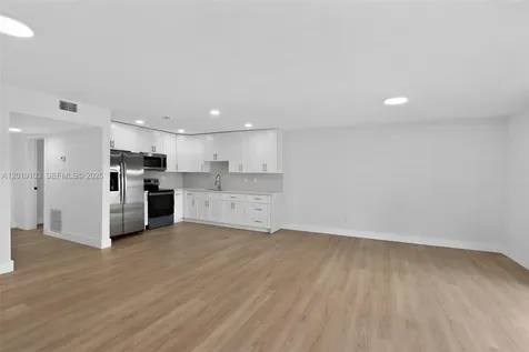 7090 W 2nd Court Hialeah FL 33014