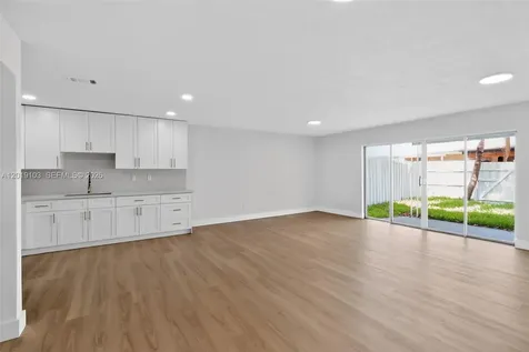 7090 W 2nd Court Hialeah FL 33014