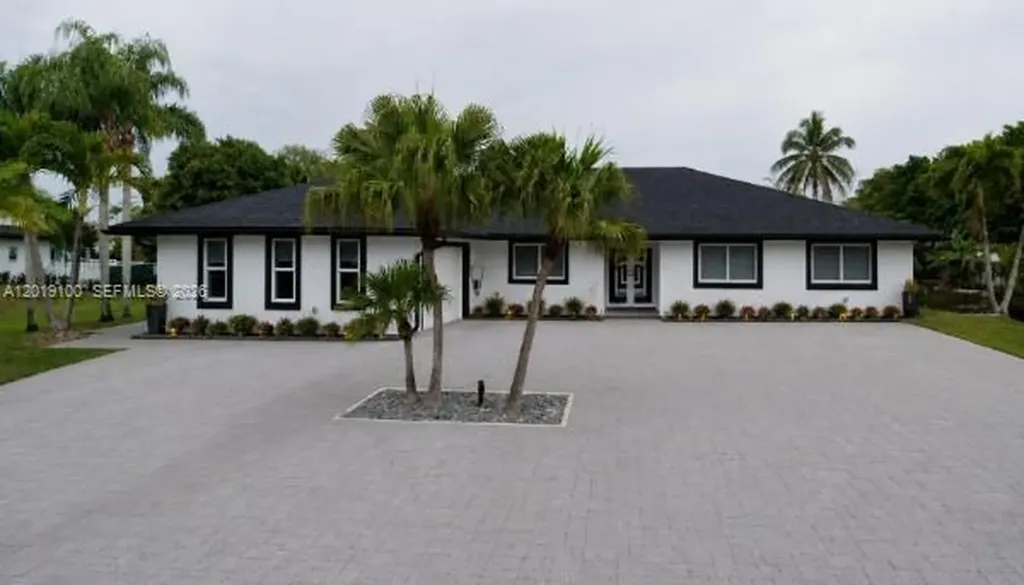 11701 SW 21st Court Davie FL 33325