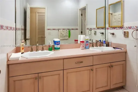 7605 SW 179th Terrace Palmetto Bay FL 33157