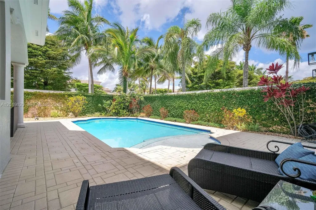 1480 Windjammer Way Hollywood FL 33019