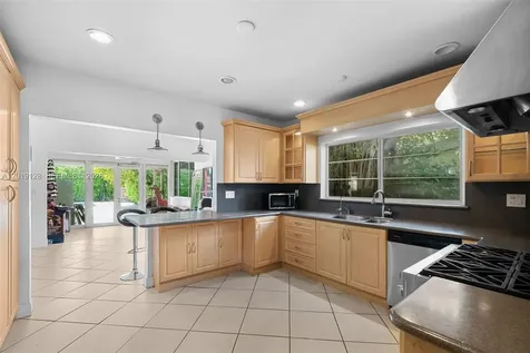3758 Prairie Avenue Miami Beach FL 33140