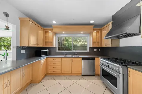 3758 Prairie Avenue Miami Beach FL 33140