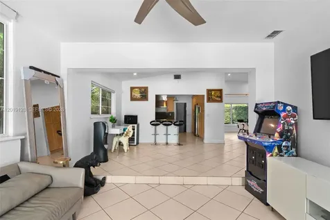 3758 Prairie Avenue Miami Beach FL 33140