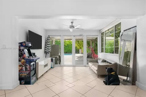 3758 Prairie Avenue Miami Beach FL 33140