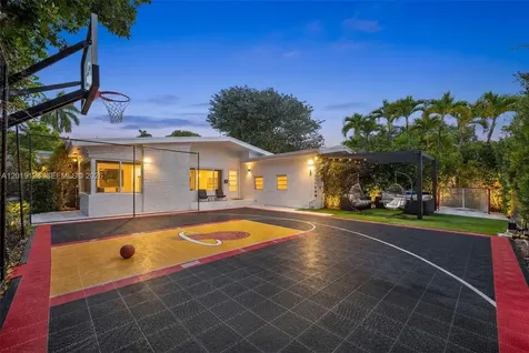 3758 Prairie Avenue Miami Beach FL 33140