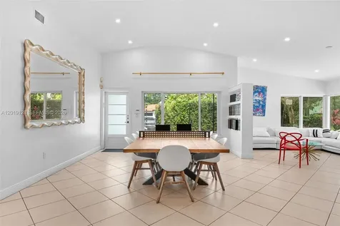 3758 Prairie Avenue Miami Beach FL 33140