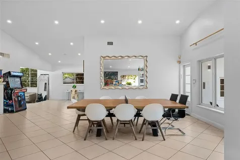3758 Prairie Avenue Miami Beach FL 33140