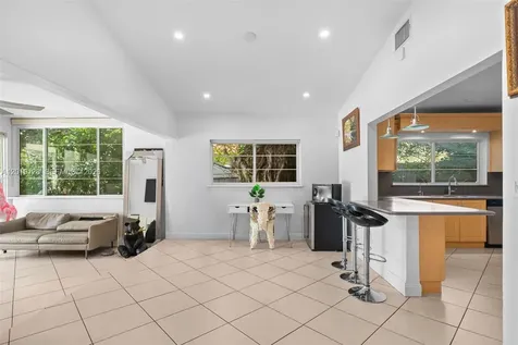 3758 Prairie Avenue Miami Beach FL 33140