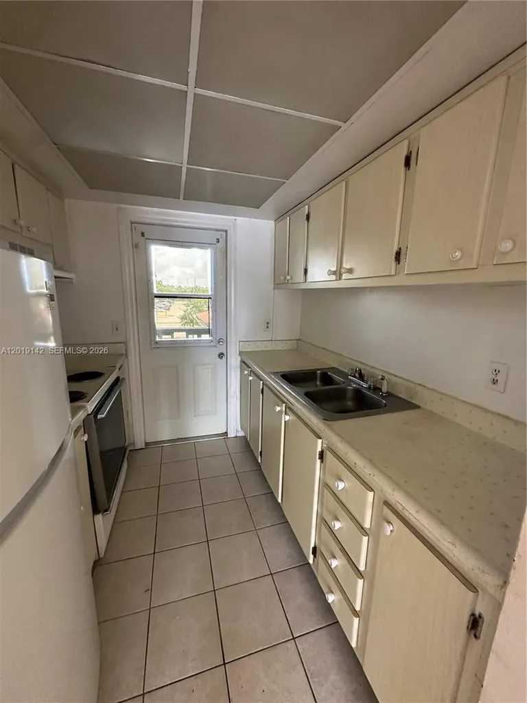 1050 E Sample Road Pompano Beach FL 33064