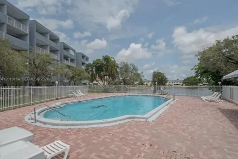 9375 Fontainebleau Boulevard Miami FL 33172