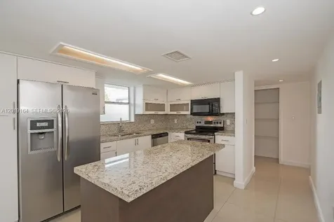 9375 Fontainebleau Boulevard Miami FL 33172