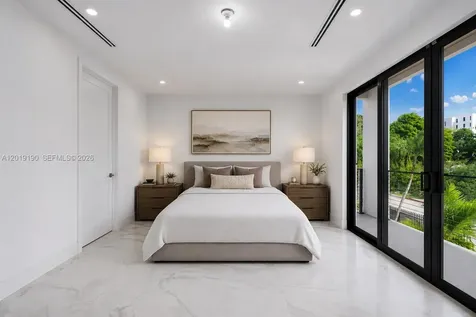 2265 SW 4 Street Miami FL 33135